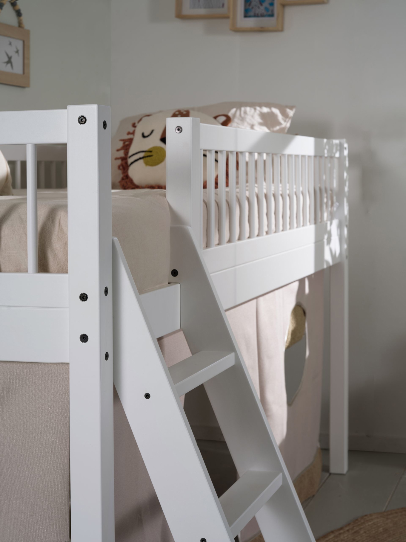 Hochbett Forrest inkl. Spielvorhang Weiss 3