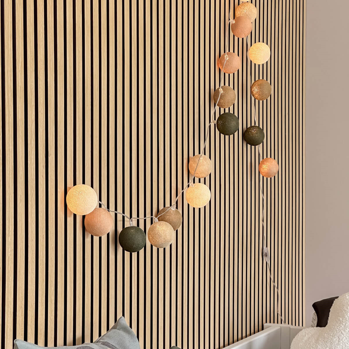 Lichterkette mit Baumwollkugeln Earthy Green 3