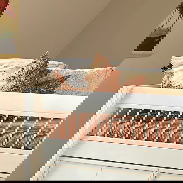 Bettfront Lang mit weissen Metallsprossen Weiss lasiert #2