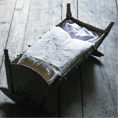 Von Handgeschnitzt bis Nachhaltig: Die faszinierende Evolution der Kindermöbel