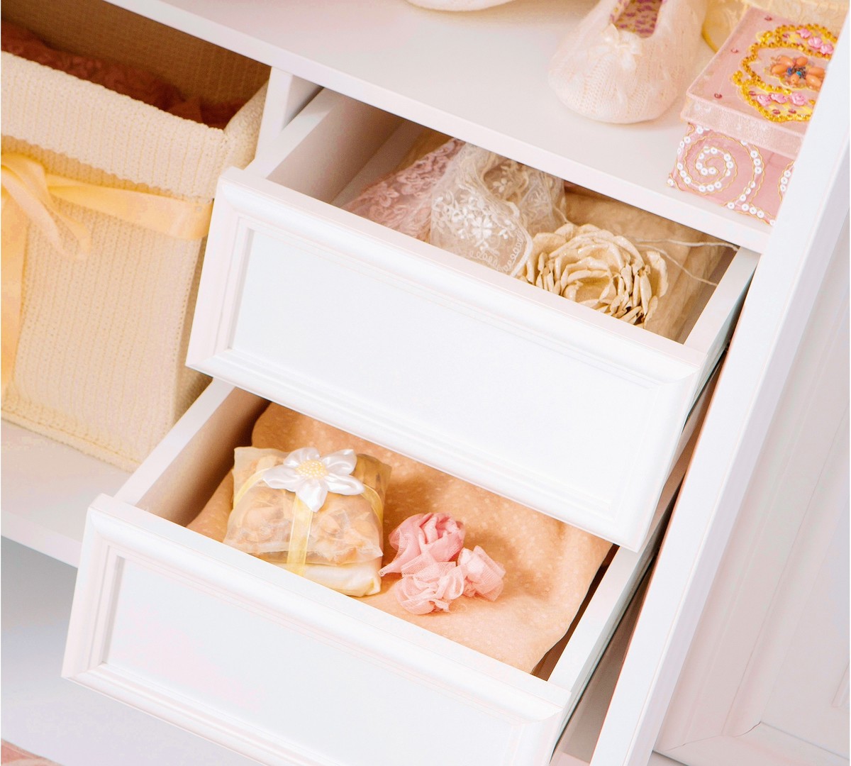 Kleiderschrank Romantic  3-türig 4