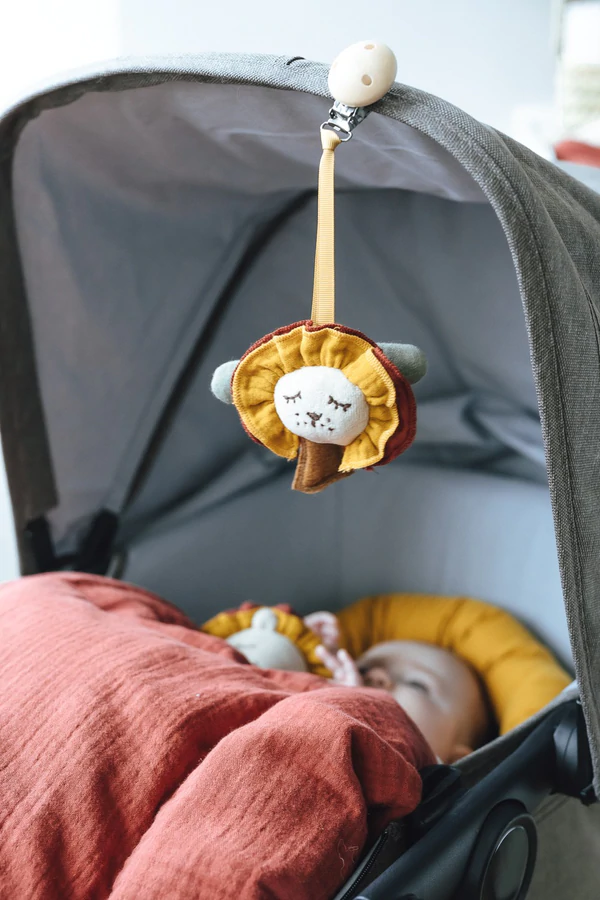 Clip mit Anhänger Baum und Löwe #2