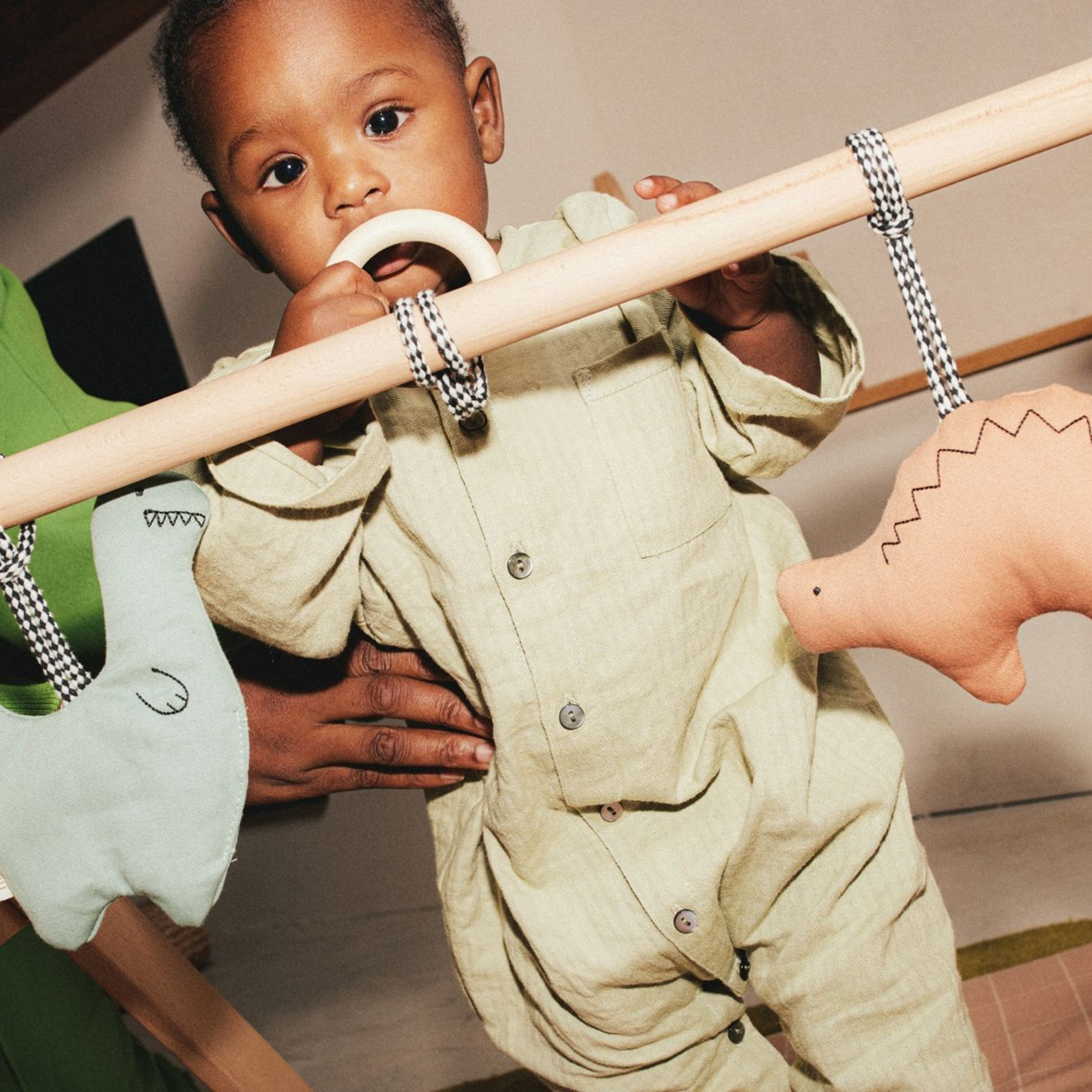 Spielbogen aus Holz Dinos #2