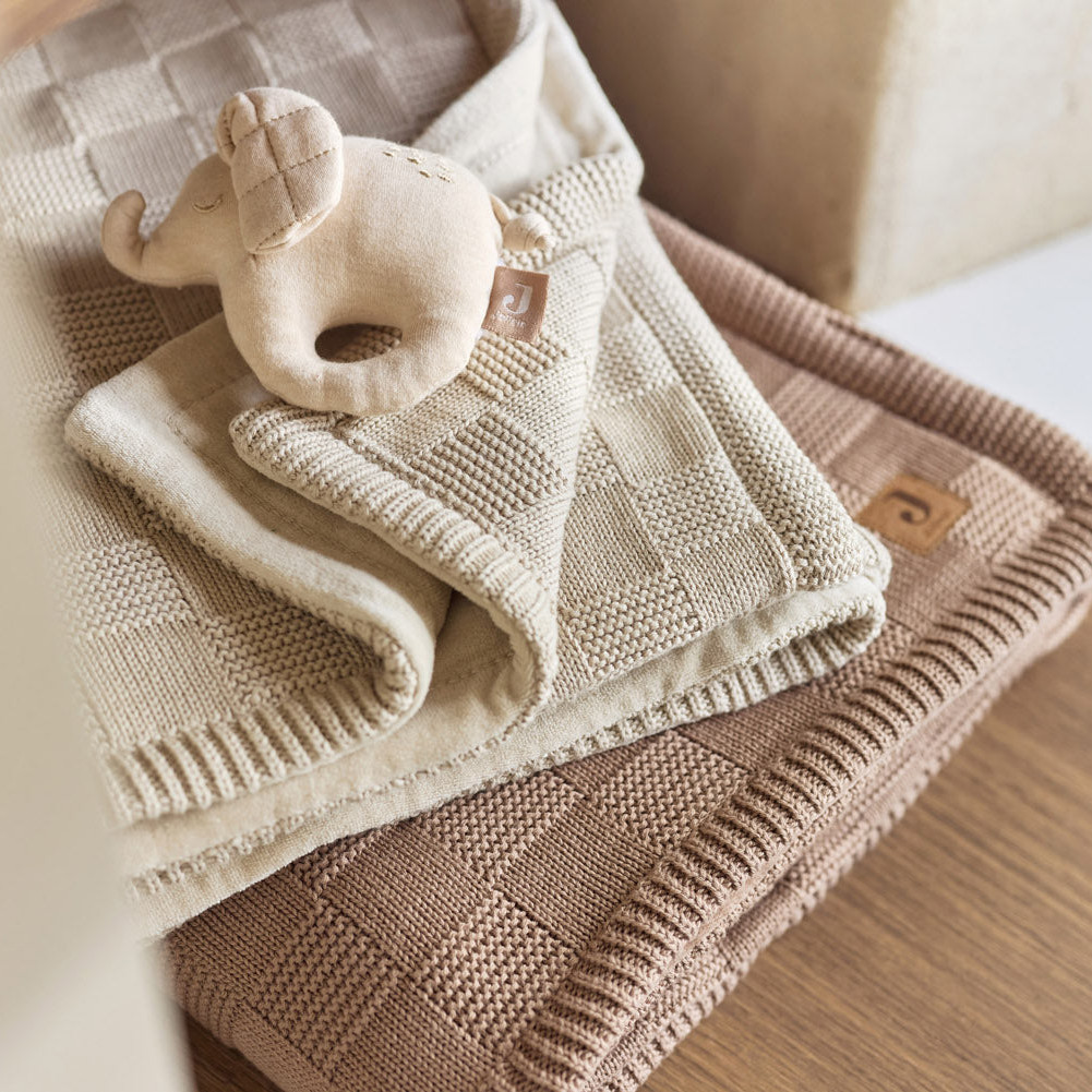 Rassel Elephant Tales 7