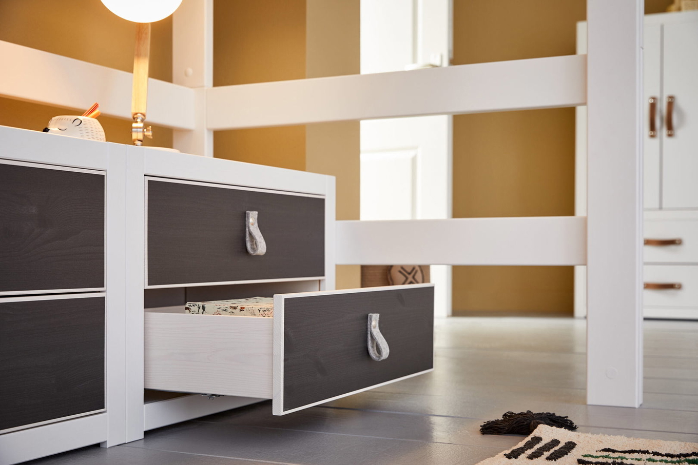 Hochbett mit Treppe inkl. Schubladenset Rollrost, Weiss 4