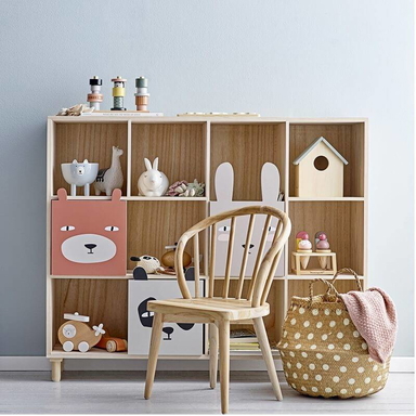 Kinderzimmer in Blau mit passenden Einrichtungsgegenständen und Kindermöbel