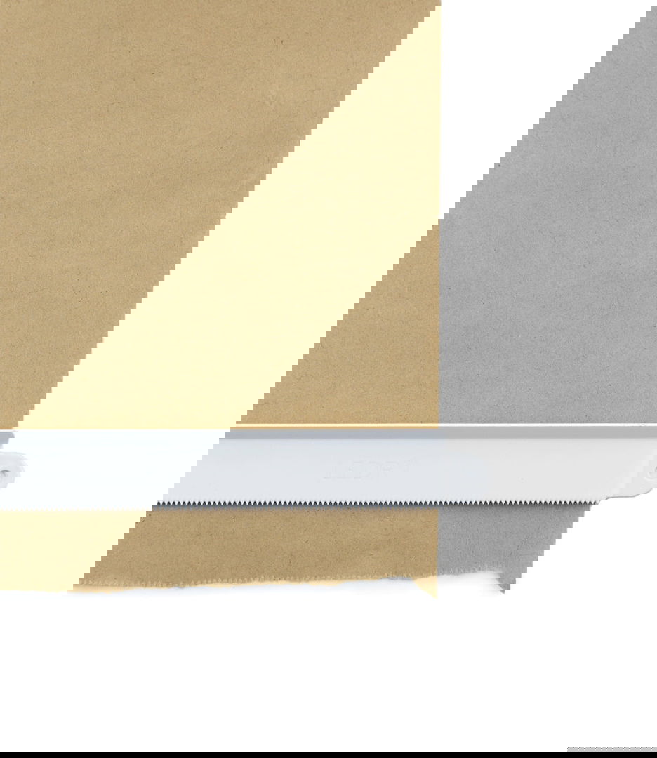 Wandregal mit Kraft Papier Rolle 5