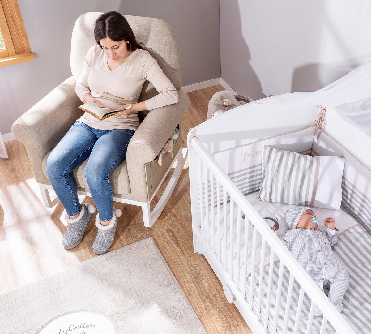 Schaukelstuhl für Mütter 3