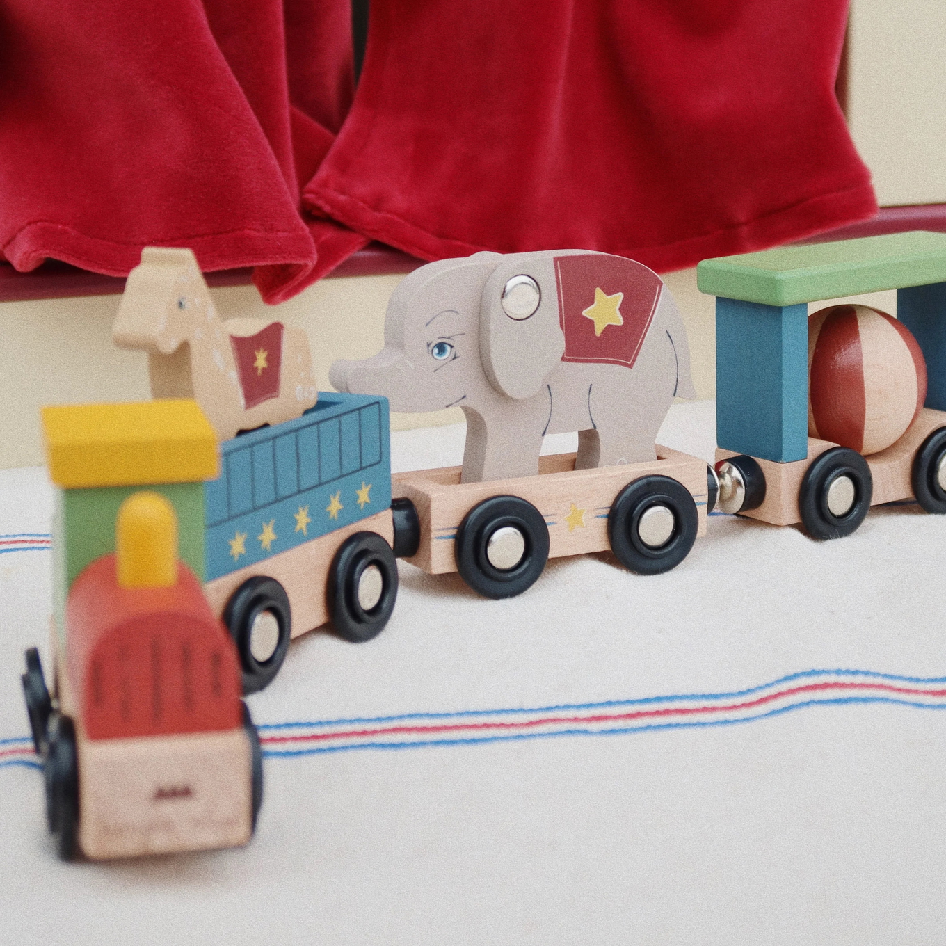 Holztiereisenbahn mit Tieren FSC #2