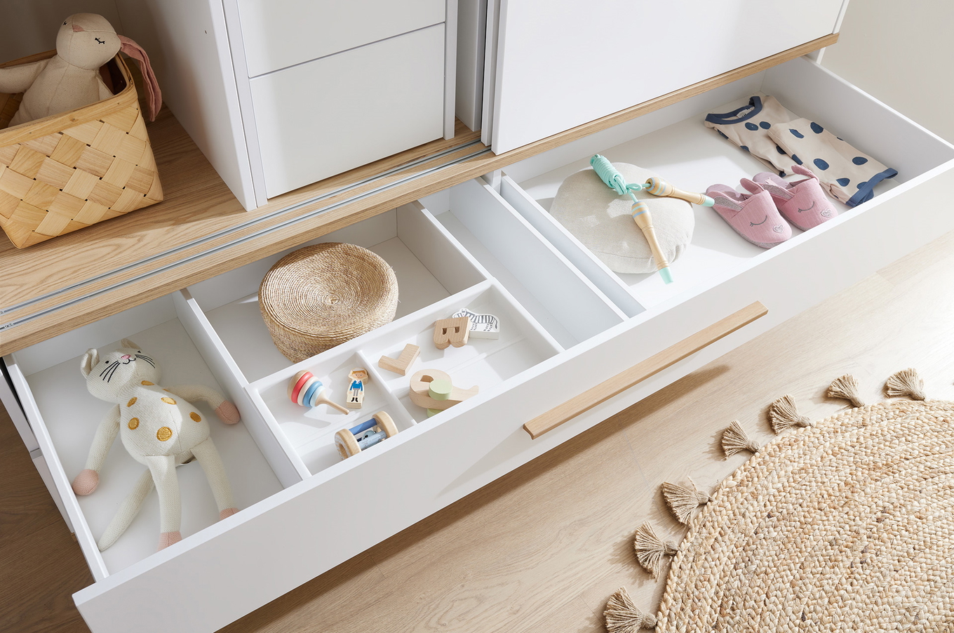 Kleiderschrank Yolanda Schmal, mit Schiebetür 8