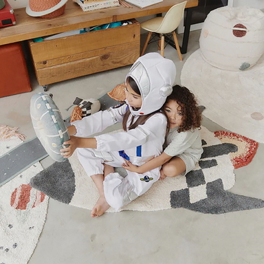 So gestalten Sie ein galaktisches Weltall-Zimmer fürs Kinderherz