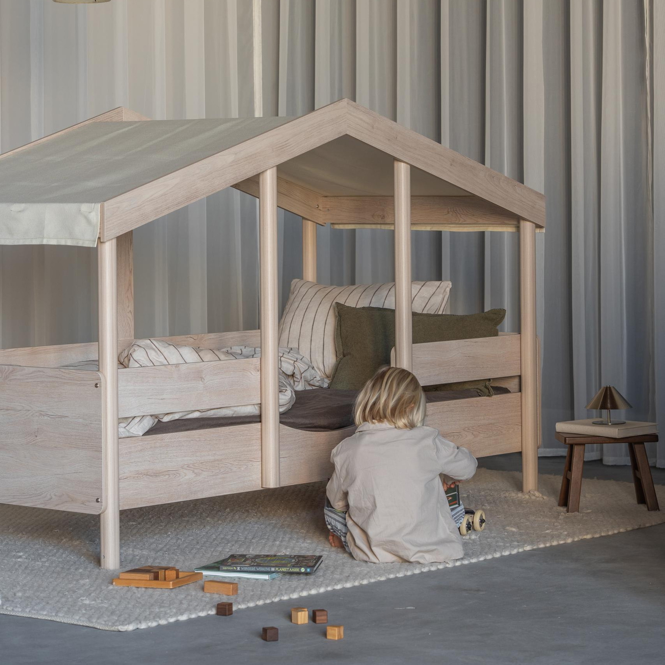 Hausbett Montessori mit Stoffdach Butter #2