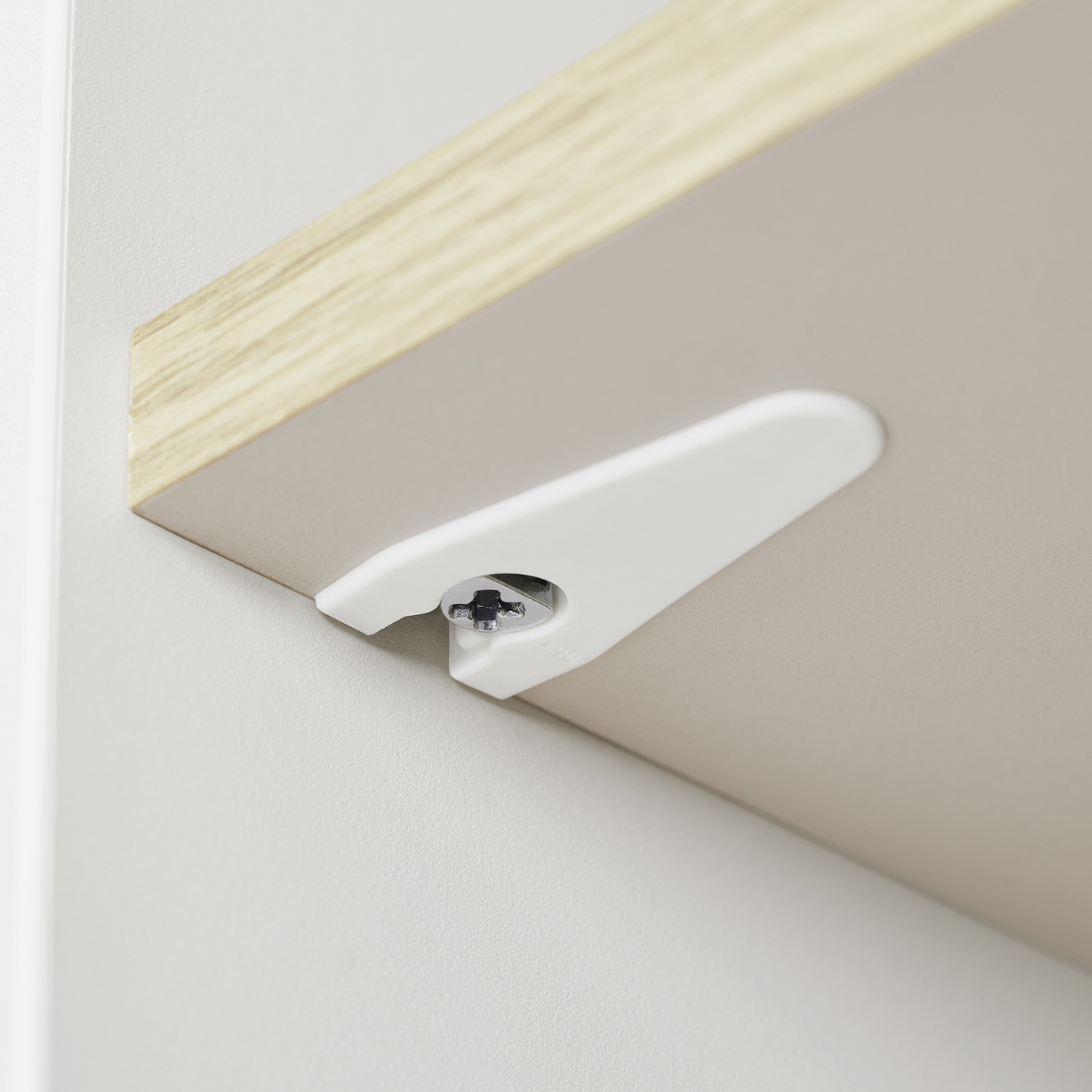 Kleiderschrank Stiene mit Schiebetür 8