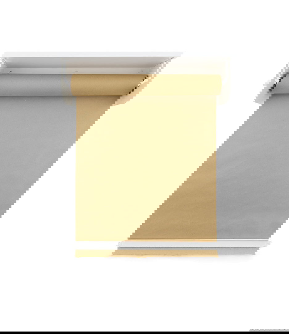 Wandregal mit Kraft Papier Rolle 3