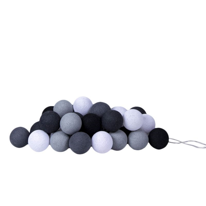 Lichterkette mit Baumwollkugeln Grau