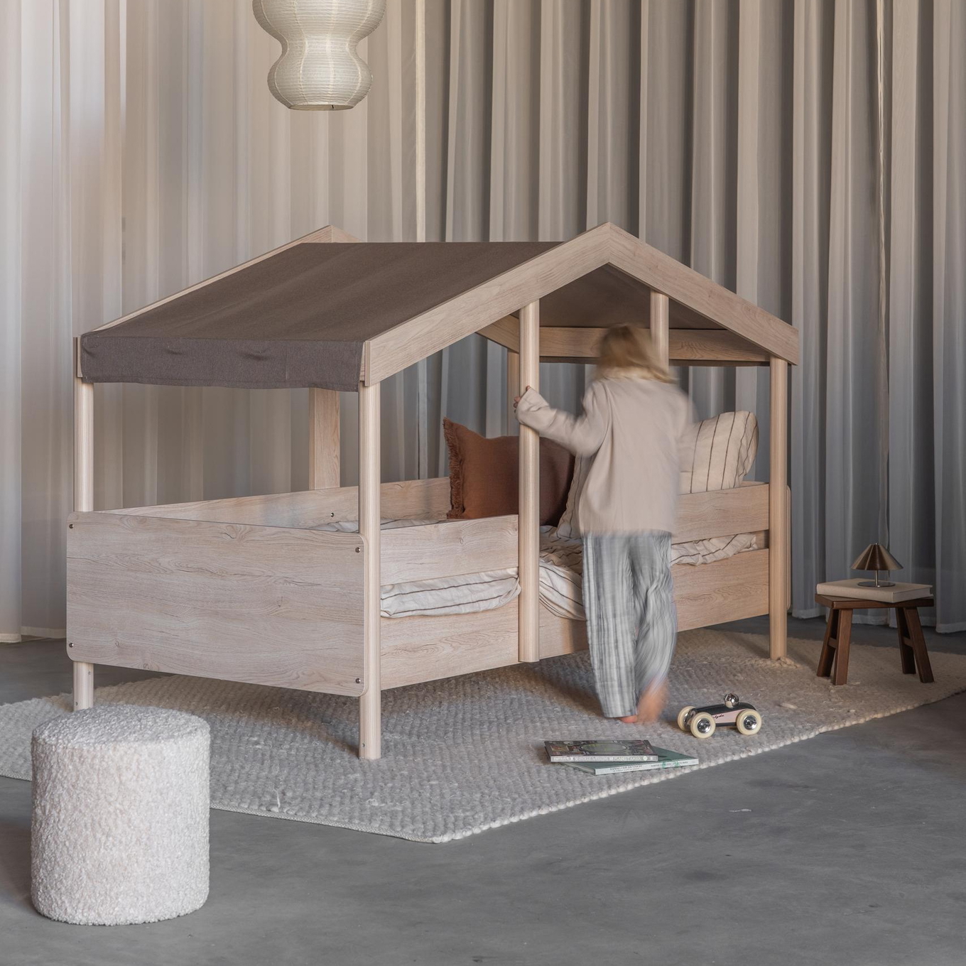 Hausbett Montessori mit Stoffdach Chocolate 4