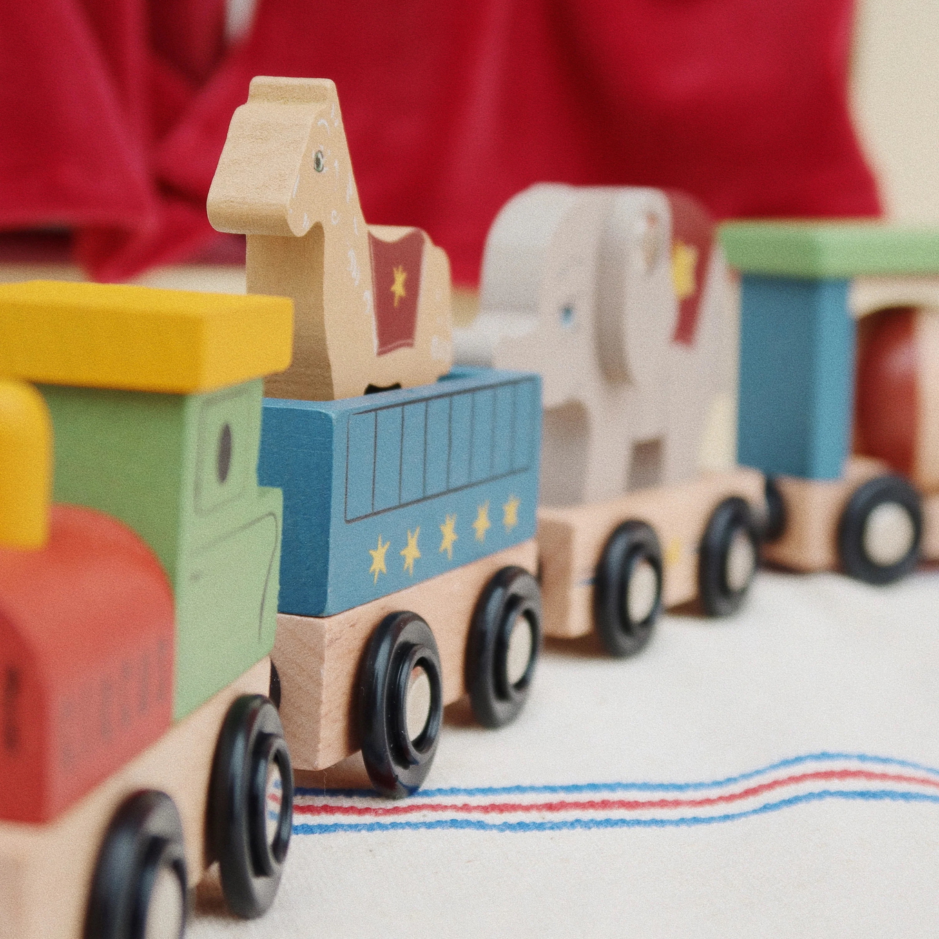 Holztiereisenbahn mit Tieren FSC 3