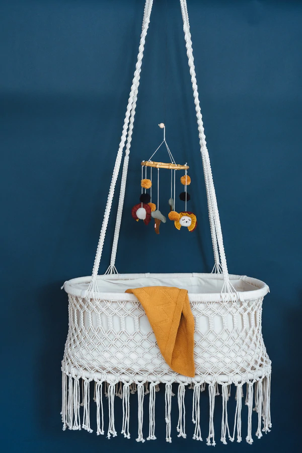 Mobile Löwe mit Holzring 4