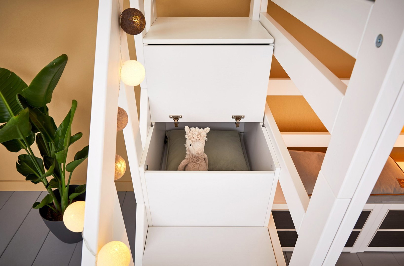 Hochbett mit Treppe inkl. Schubladenset Rollrost, Weiss lasiert 6