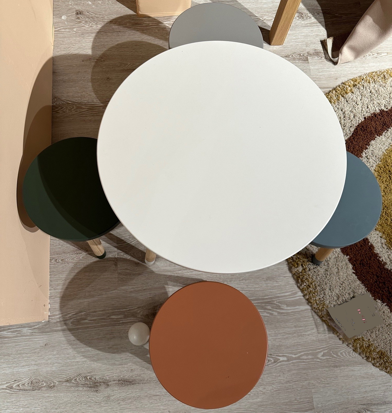 Kindertisch Dots mit Stühle 3