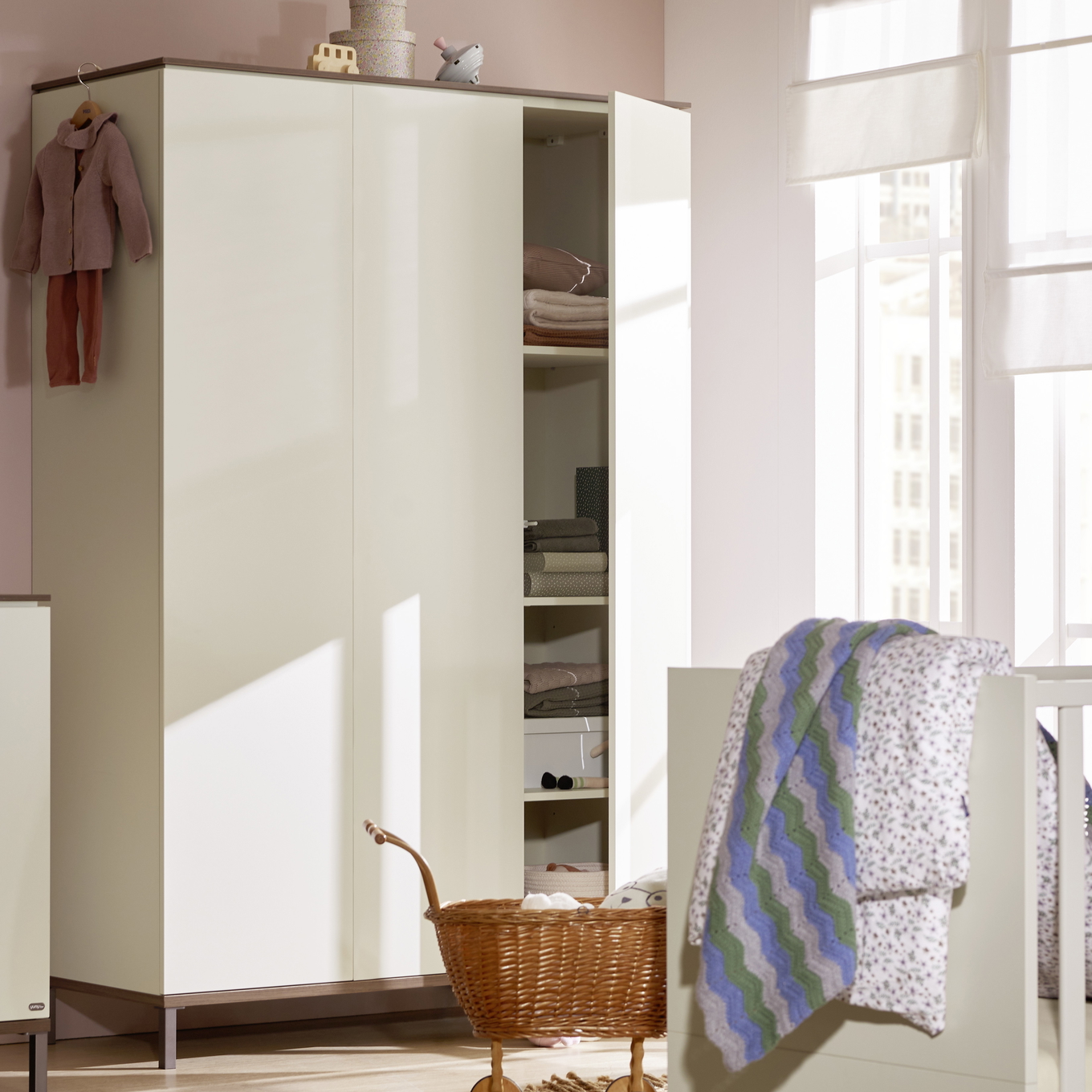 Kleiderschrank Lovely Aliv Yuny 3-türig 3