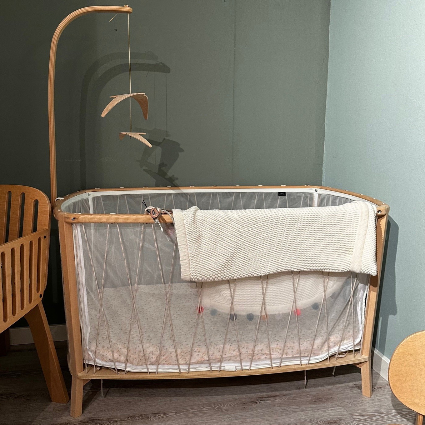 Babybett Kimi Desert mit Mobile