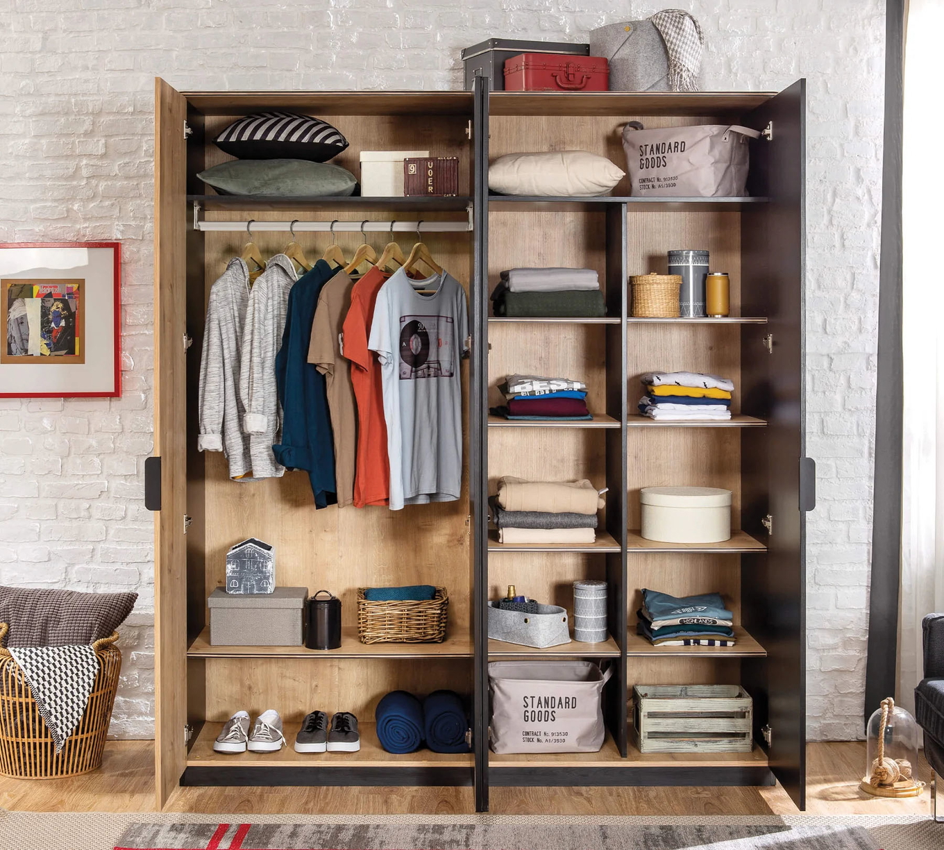 Kleiderschrank Black 4-türig mit Spiegel 3