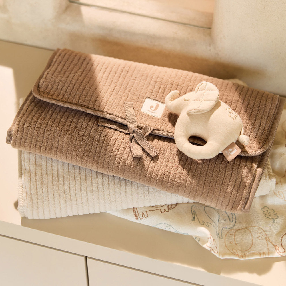 Rassel Elephant Tales 4