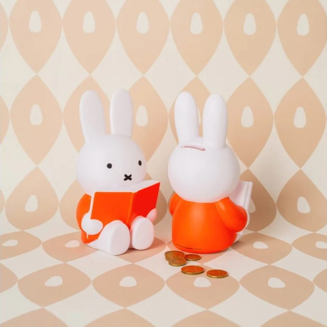 Spardose Miffy liest Buch Rot 2