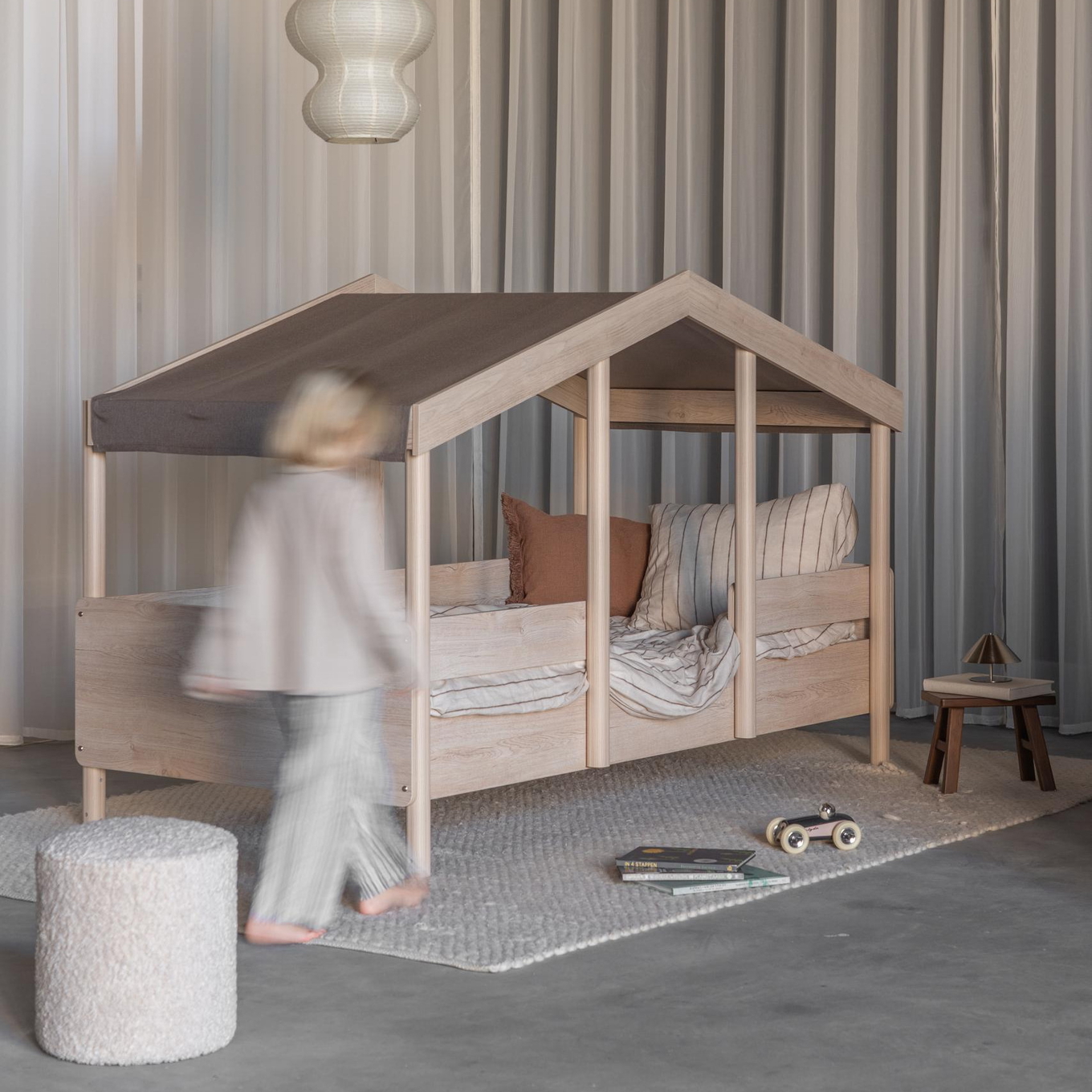 Hausbett Montessori mit Stoffdach Chocolate 2
