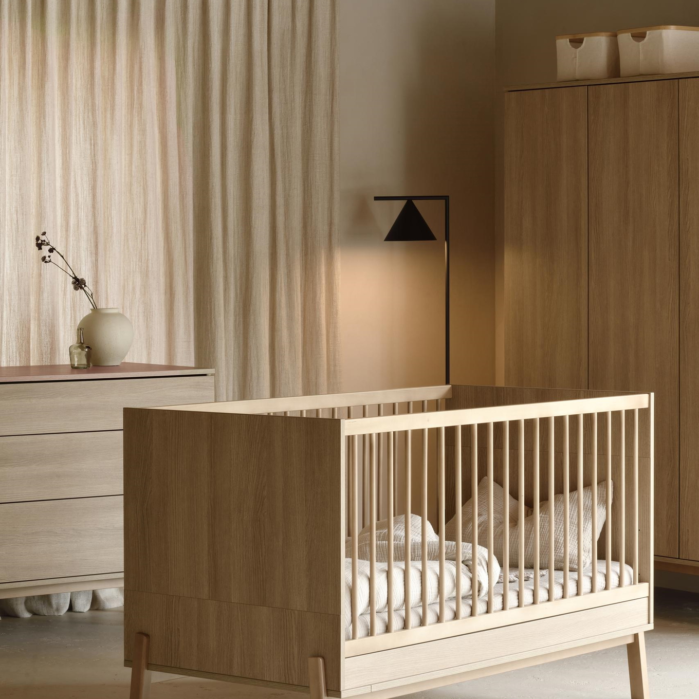 Kleiderschrank Ashi 3-türig, Honey Ash 2