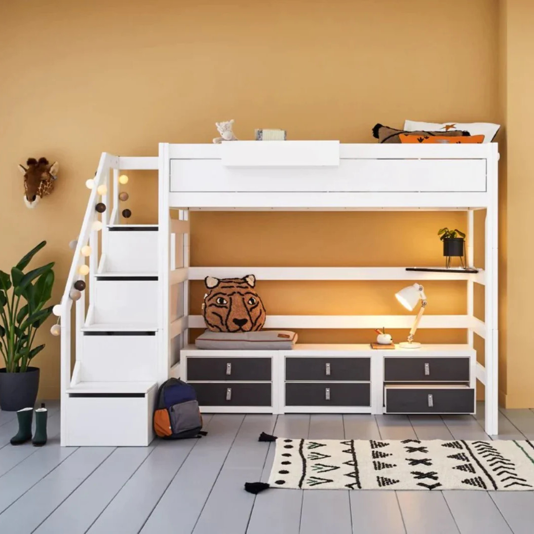 Hochbett mit Treppe inkl. Schubladenset Weiss lasiert, Rollrost