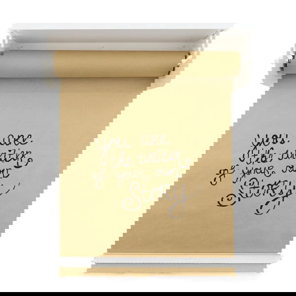 Wandregal mit Kraft Papier Rolle 1