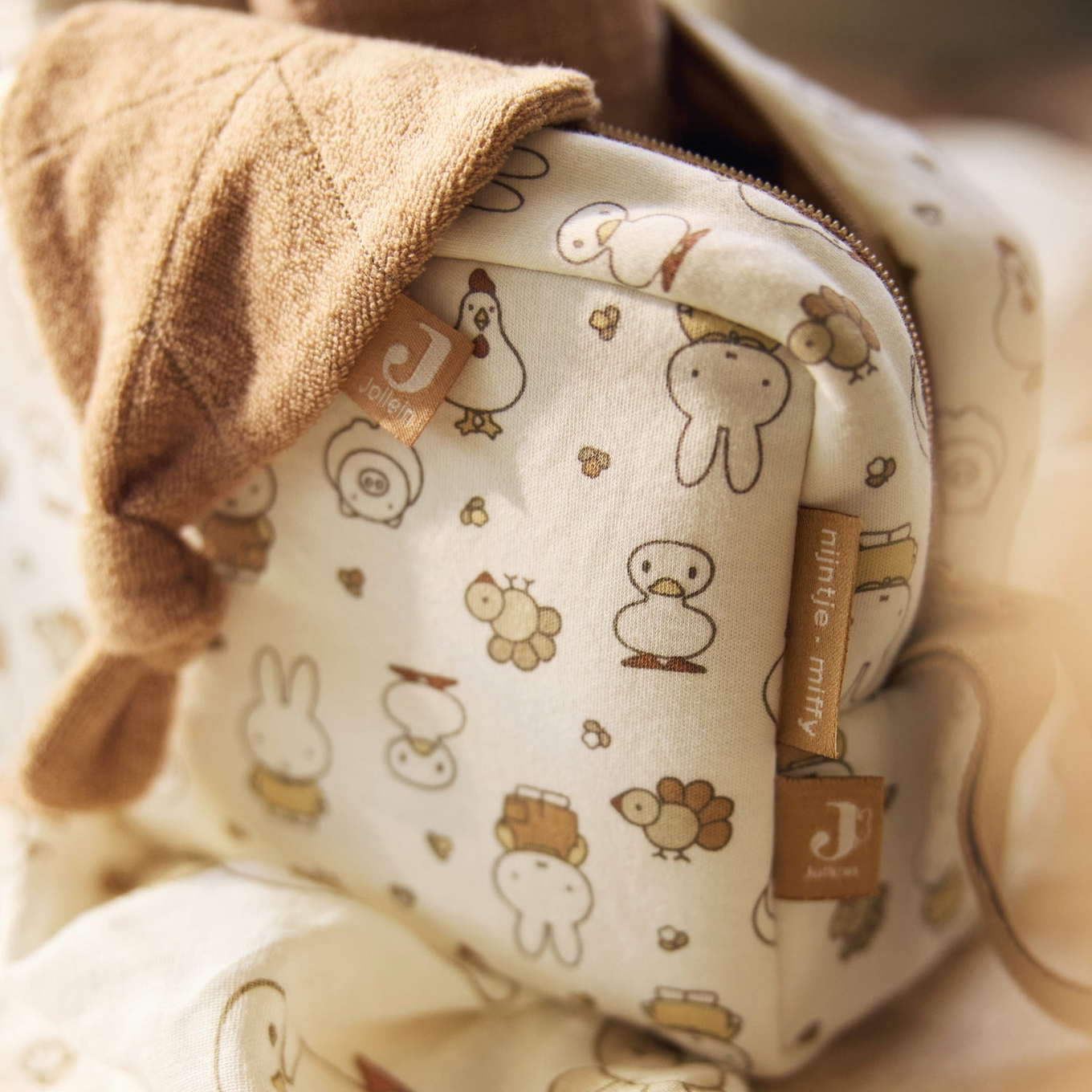 Pflegetasche Miffy Family Farm 3