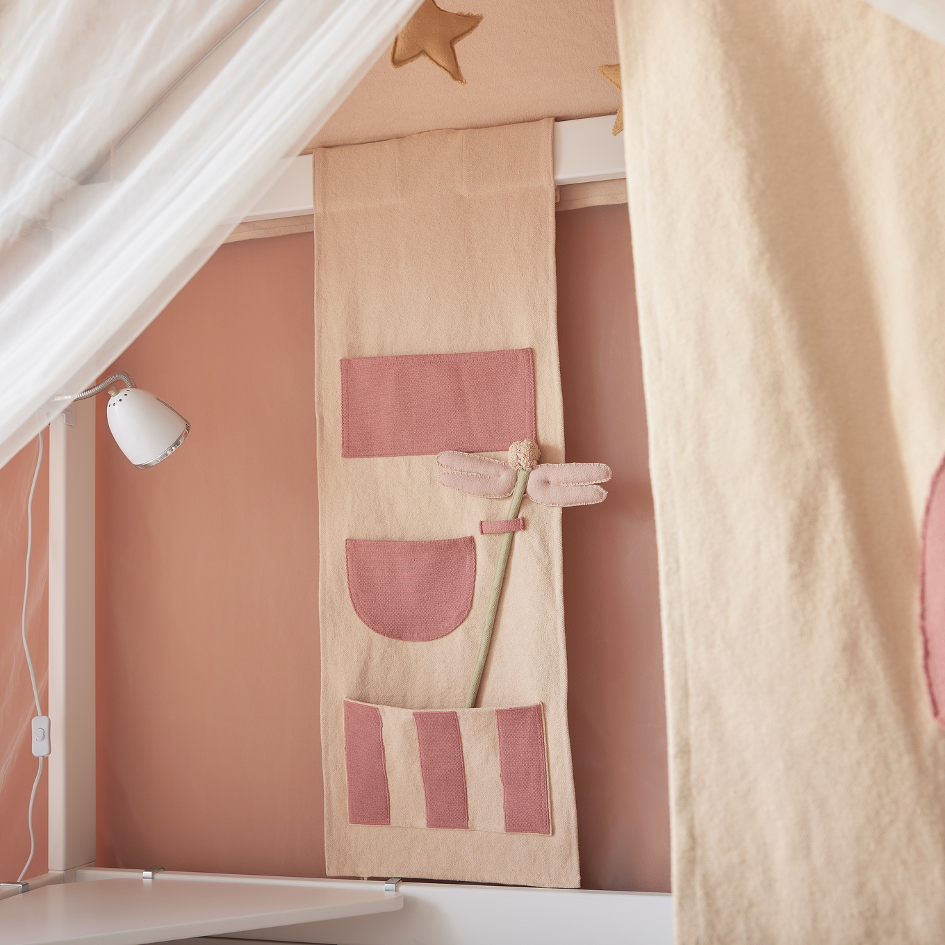 Rückwand Fairy Theatre mit Taschen #2